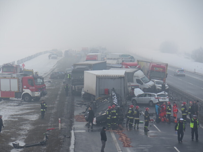 Zdjęcie 25: Dwa karambole na A1! Ponad 70 aut rozbitych