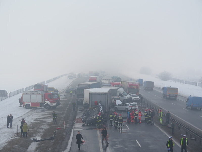 Zdjęcie 26: Dwa karambole na A1! Ponad 70 aut rozbitych