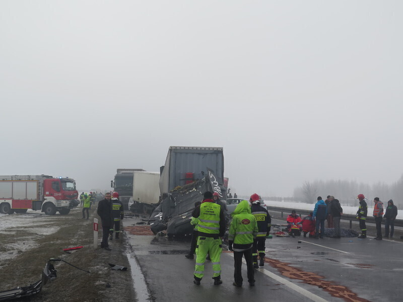 Zdjęcie 27: Dwa karambole na A1! Ponad 70 aut rozbitych