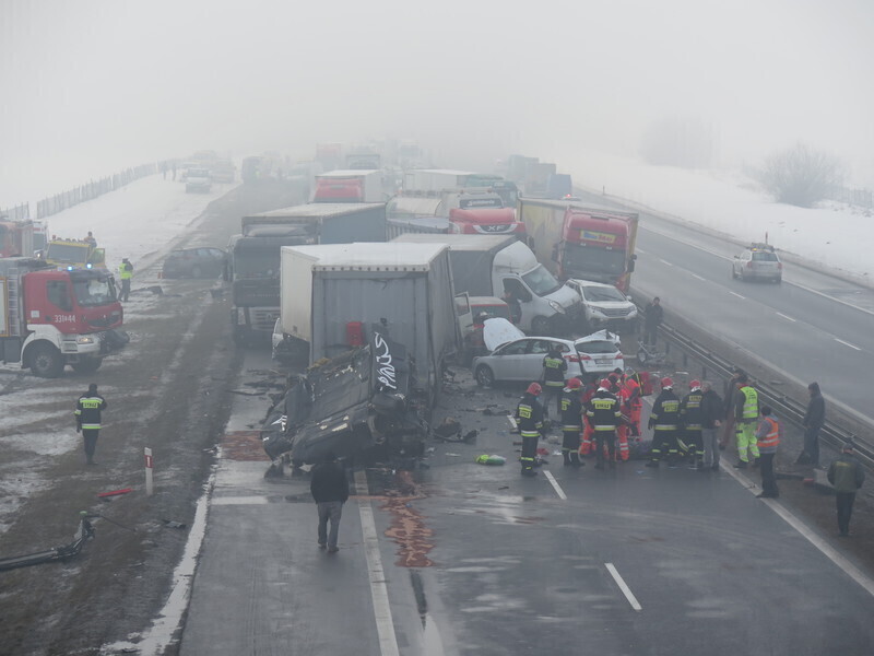 Zdjęcie 28: Dwa karambole na A1! Ponad 70 aut rozbitych