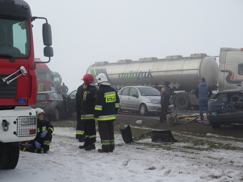 Zdjęcie 36: Dwa karambole na A1! Ponad 70 aut rozbitych
