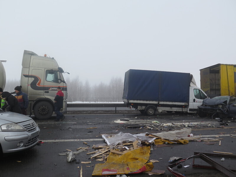 Zdjęcie 37: Dwa karambole na A1! Ponad 70 aut rozbitych