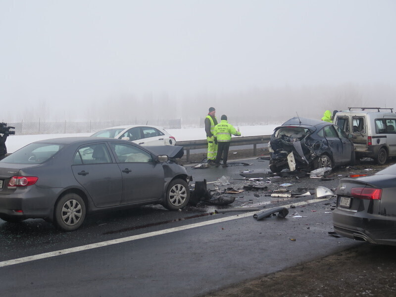 Zdjęcie 42: Dwa karambole na A1! Ponad 70 aut rozbitych