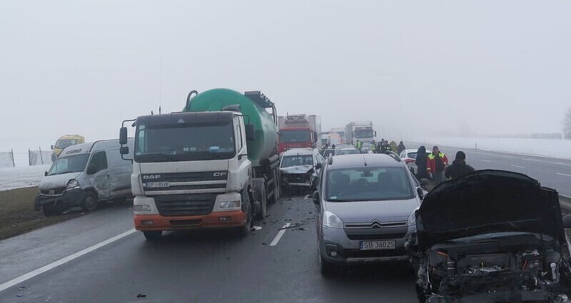 Zdjęcie 43: Dwa karambole na A1! Ponad 70 aut rozbitych