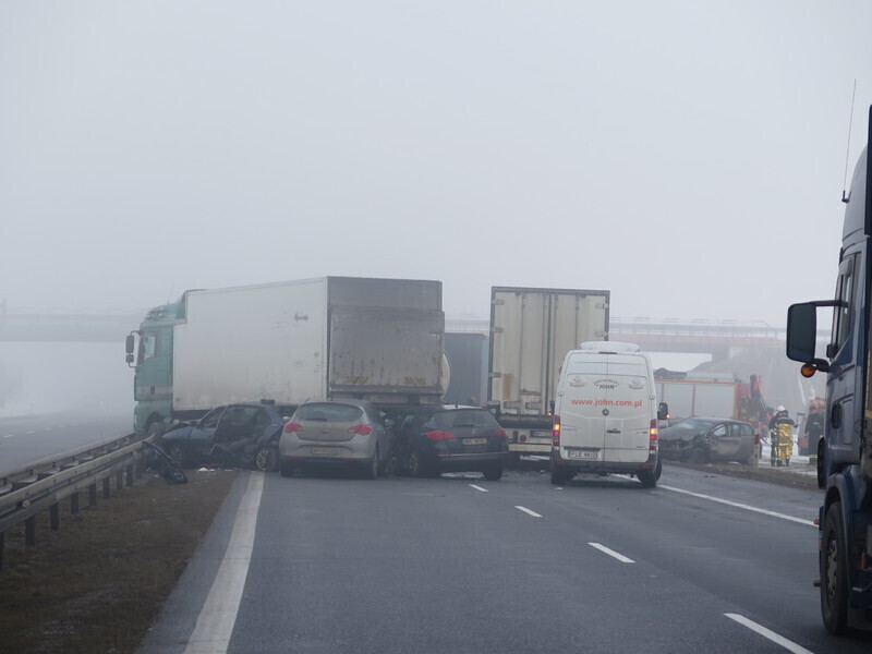 Zdjęcie 44: Dwa karambole na A1! Ponad 70 aut rozbitych