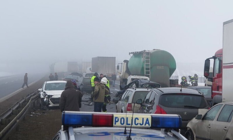 Zdjęcie 45: Dwa karambole na A1! Ponad 70 aut rozbitych