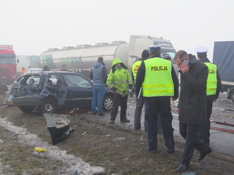 Zdjęcie 50: Dwa karambole na A1! Ponad 70 aut rozbitych