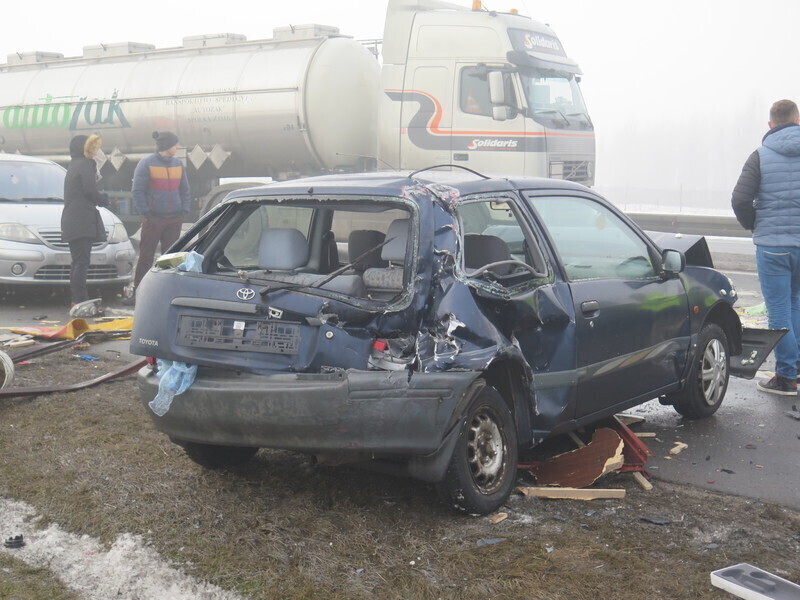 Zdjęcie 51: Dwa karambole na A1! Ponad 70 aut rozbitych