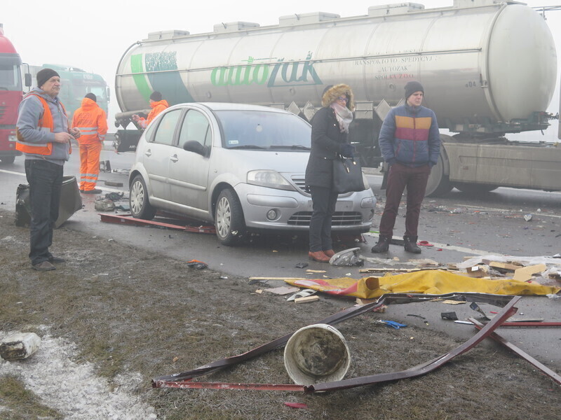 Zdjęcie 52: Dwa karambole na A1! Ponad 70 aut rozbitych