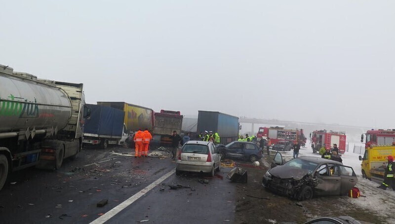 Zdjęcie 53: Dwa karambole na A1! Ponad 70 aut rozbitych