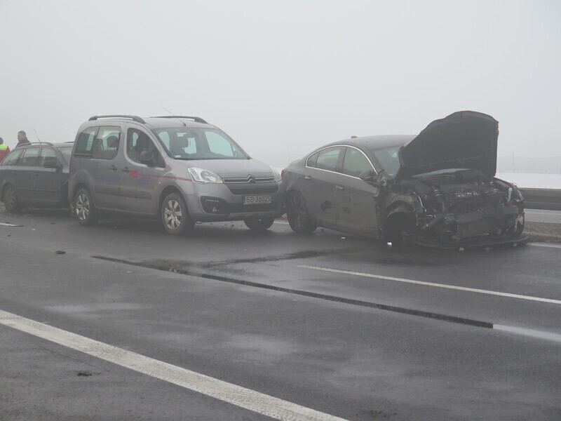 Zdjęcie 57: Dwa karambole na A1! Ponad 70 aut rozbitych