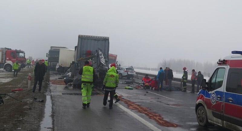 Zdjęcie 58: Dwa karambole na A1! Ponad 70 aut rozbitych