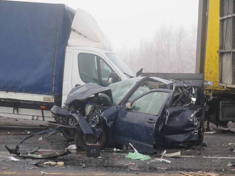 Zdjęcie 64: Dwa karambole na A1! Ponad 70 aut rozbitych