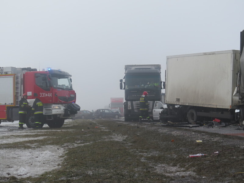 Zdjęcie 66: Dwa karambole na A1! Ponad 70 aut rozbitych