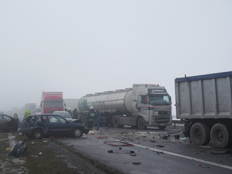 Zdjęcie 68: Dwa karambole na A1! Ponad 70 aut rozbitych