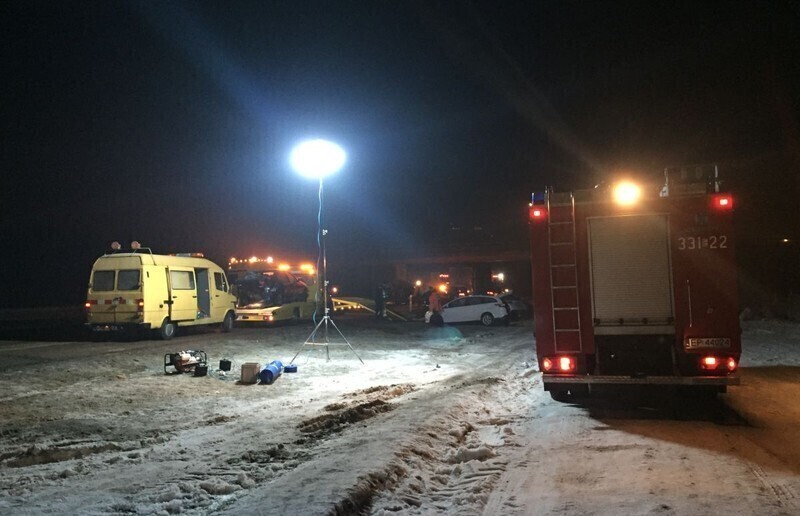 Zdjęcie 2: Kilkanaście godzin usuwali skutki karamboli 