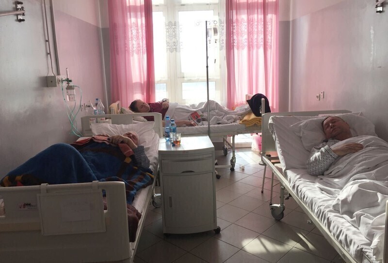 Zdjęcie 4: Stan poszkodowanych w karambolu stabilny 