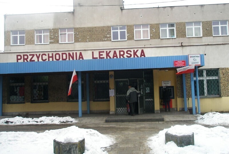 Zdjęcie 2: Kilkuset mieszkańców Piotrkowa protestuje. Nie chcą, by zabrano im przychodnię 