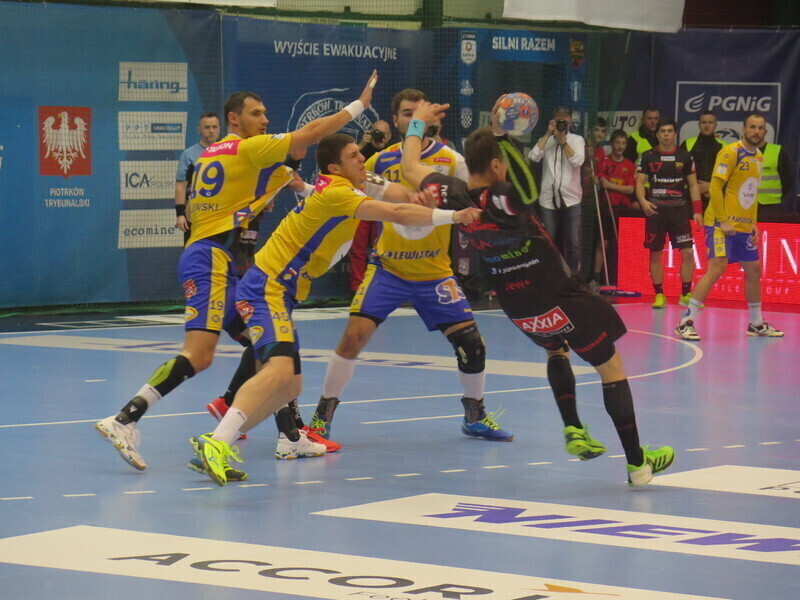 Sportowe święto zakłócone przez kibiców