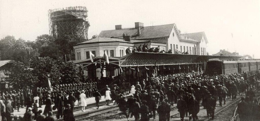 8 minut ze Słowackim na piotrkowskim dworcu