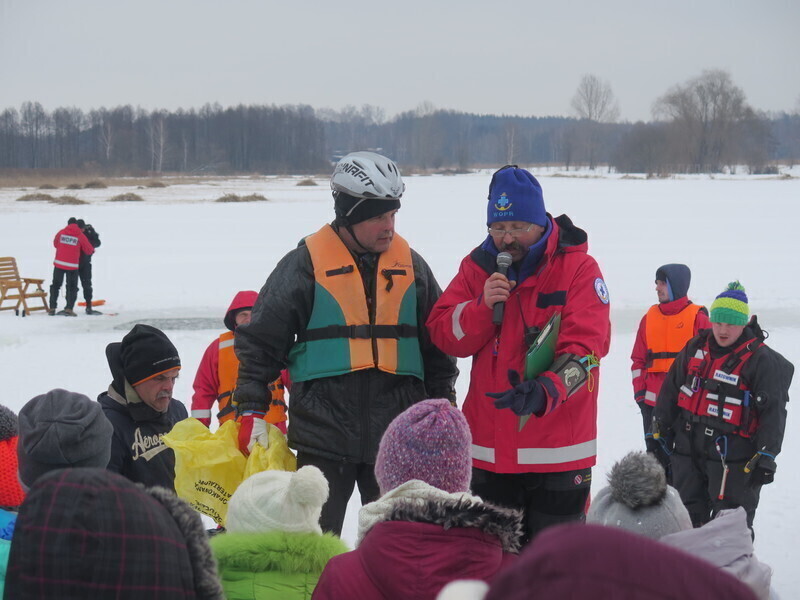 Zdjęcie 2: WOPR i strażacy ćwiczyli na lodzie