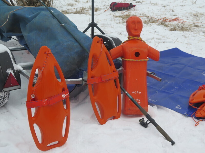 Zdjęcie 5: WOPR i strażacy ćwiczyli na lodzie