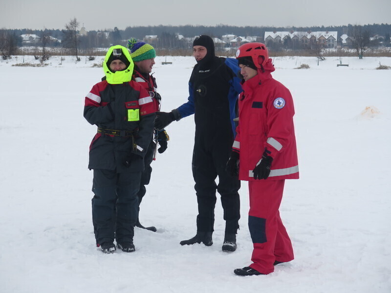 Zdjęcie 12: WOPR i strażacy ćwiczyli na lodzie