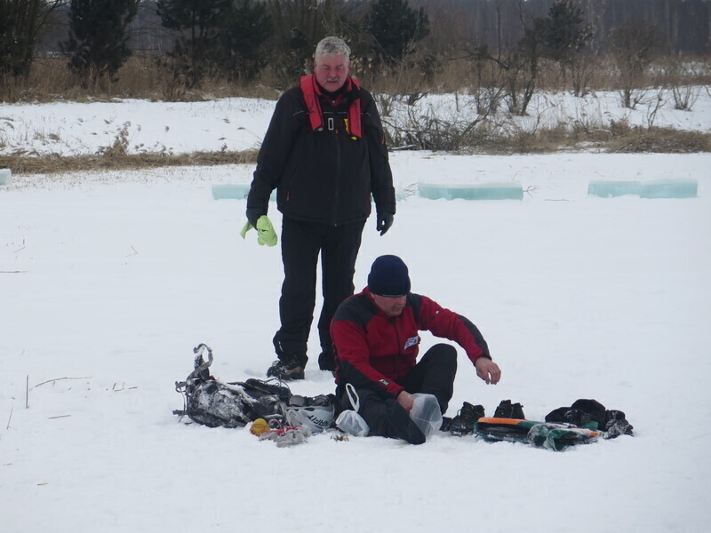 Zdjęcie 13: WOPR i strażacy ćwiczyli na lodzie