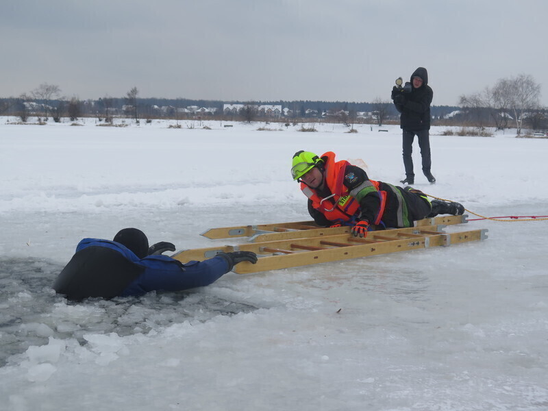 Zdjęcie 21: WOPR i strażacy ćwiczyli na lodzie