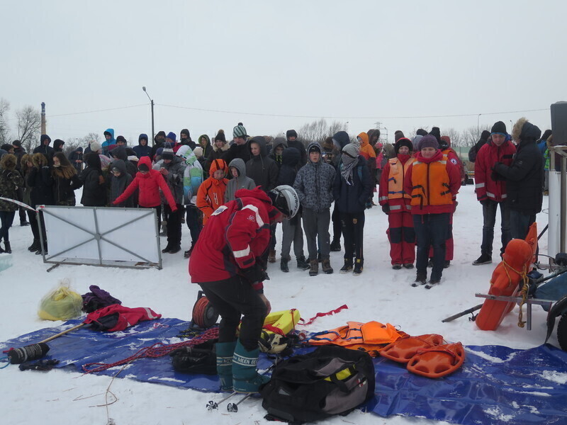 Zdjęcie 23: WOPR i strażacy ćwiczyli na lodzie