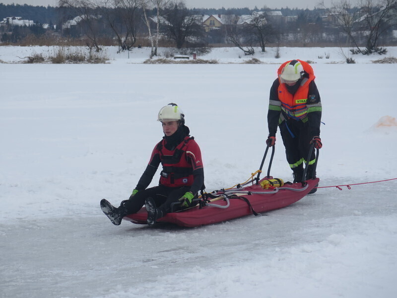 Zdjęcie 24: WOPR i strażacy ćwiczyli na lodzie