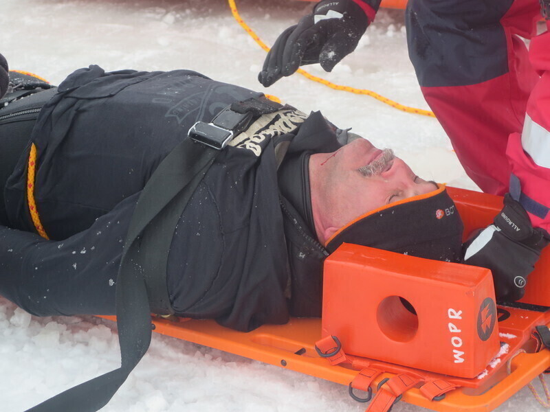 Zdjęcie 37: WOPR i strażacy ćwiczyli na lodzie