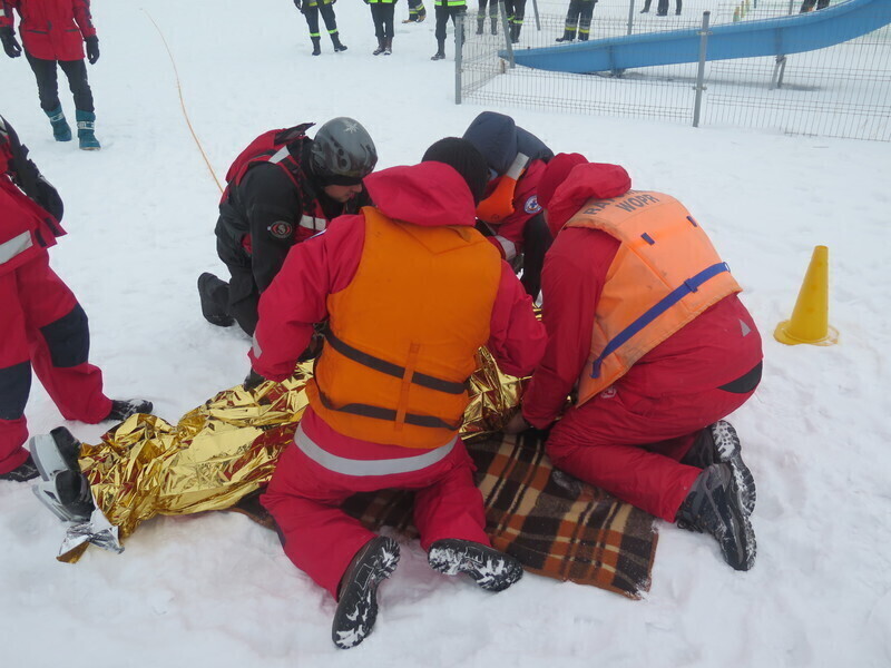Zdjęcie 39: WOPR i strażacy ćwiczyli na lodzie