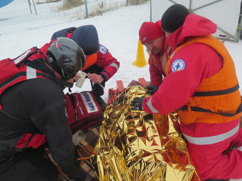 Zdjęcie 40: WOPR i strażacy ćwiczyli na lodzie