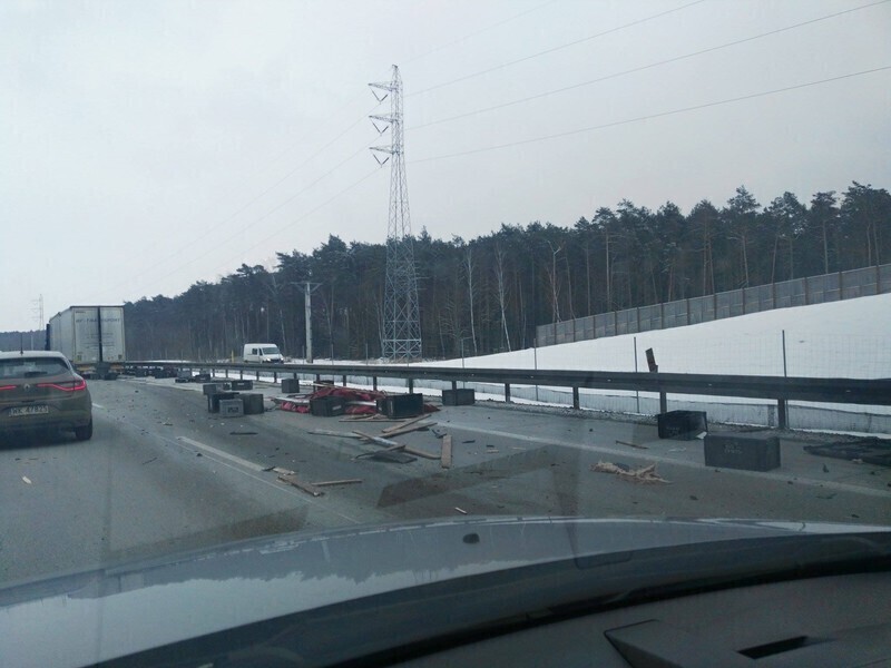 Zdjęcie 3: Kraksa tirów na S8