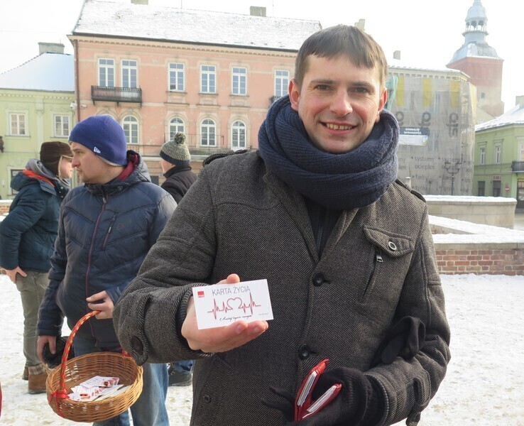 Zdjęcie 1: Rozdawali karty życia