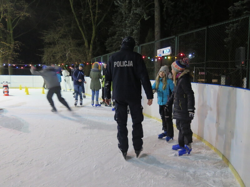 Zdjęcie 2: Rodzinny festyn na lodowisku