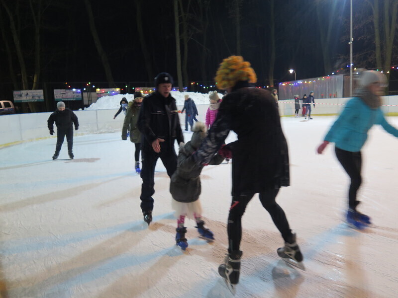 Zdjęcie 3: Rodzinny festyn na lodowisku