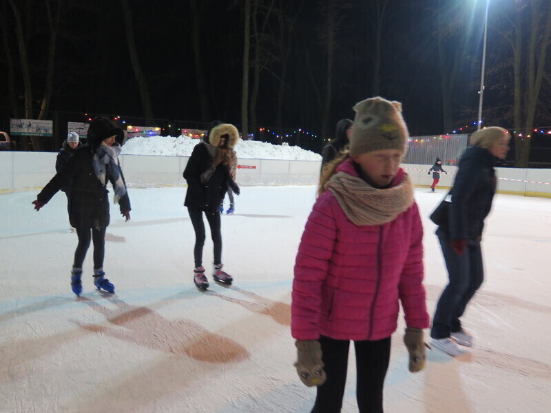 Zdjęcie 4: Rodzinny festyn na lodowisku