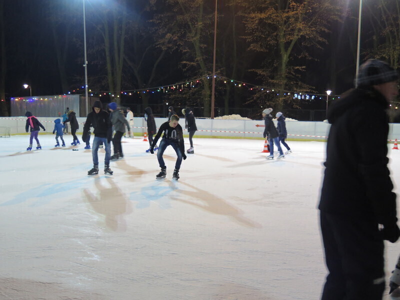 Zdjęcie 6: Rodzinny festyn na lodowisku