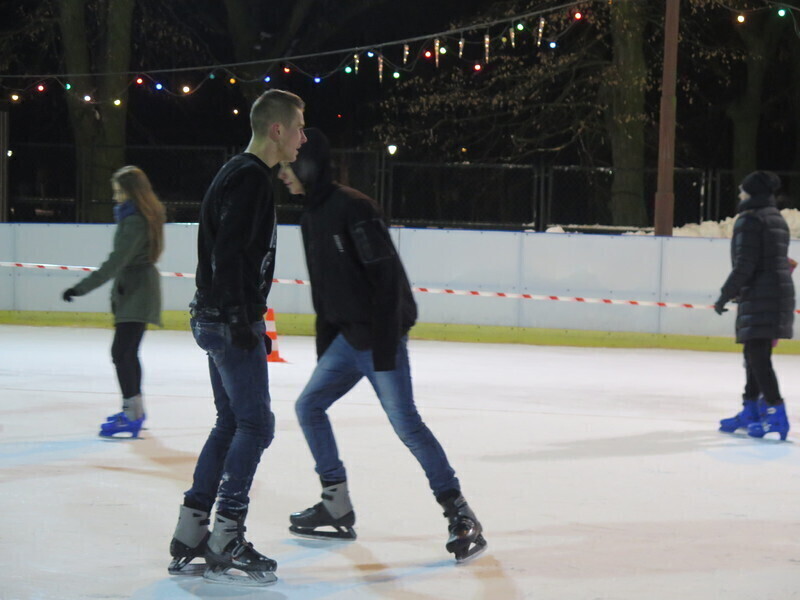 Zdjęcie 7: Rodzinny festyn na lodowisku
