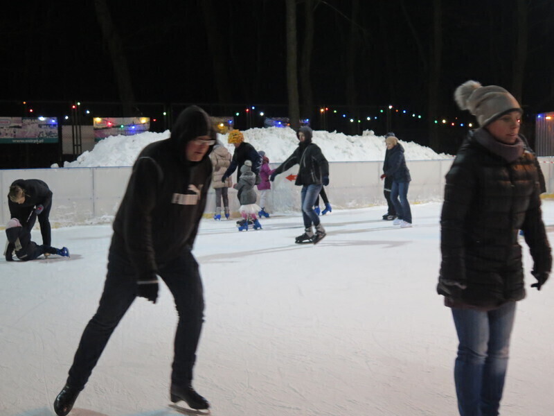 Zdjęcie 8: Rodzinny festyn na lodowisku