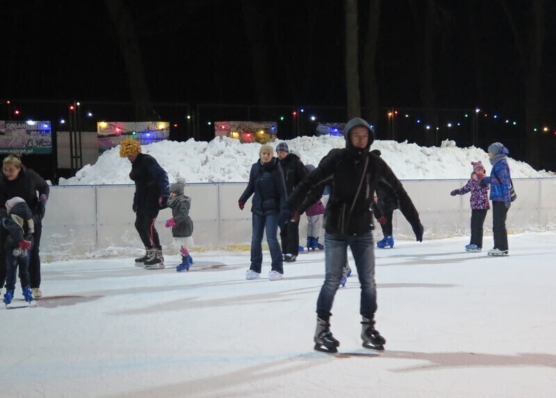 Zdjęcie 9: Rodzinny festyn na lodowisku