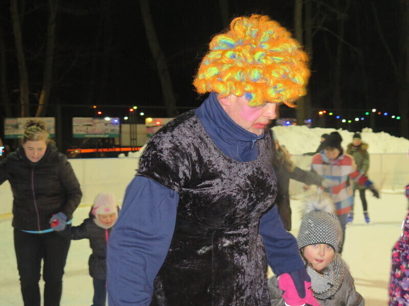 Zdjęcie 10: Rodzinny festyn na lodowisku