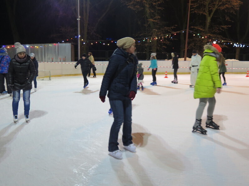 Zdjęcie 11: Rodzinny festyn na lodowisku