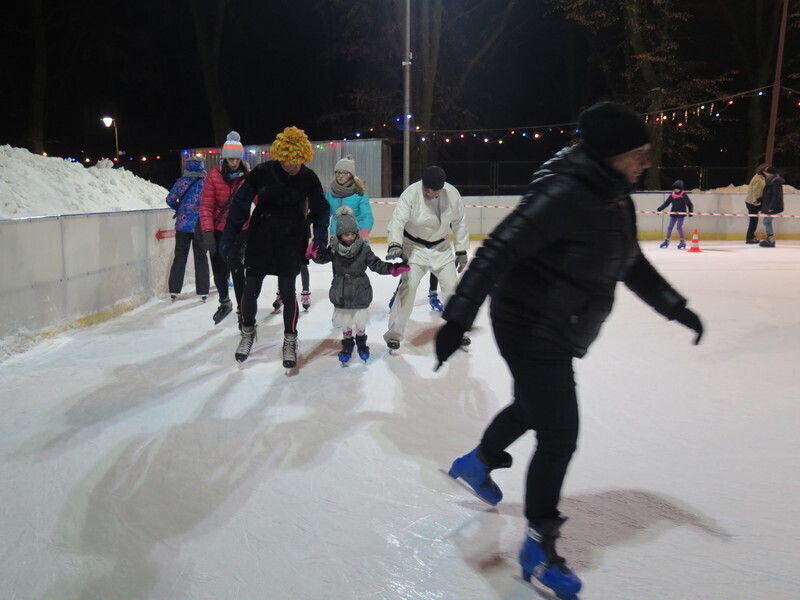 Zdjęcie 12: Rodzinny festyn na lodowisku
