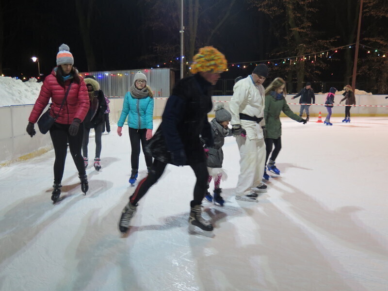 Zdjęcie 13: Rodzinny festyn na lodowisku