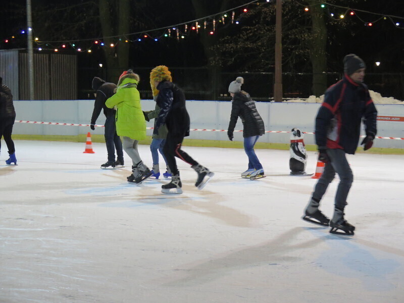 Zdjęcie 15: Rodzinny festyn na lodowisku