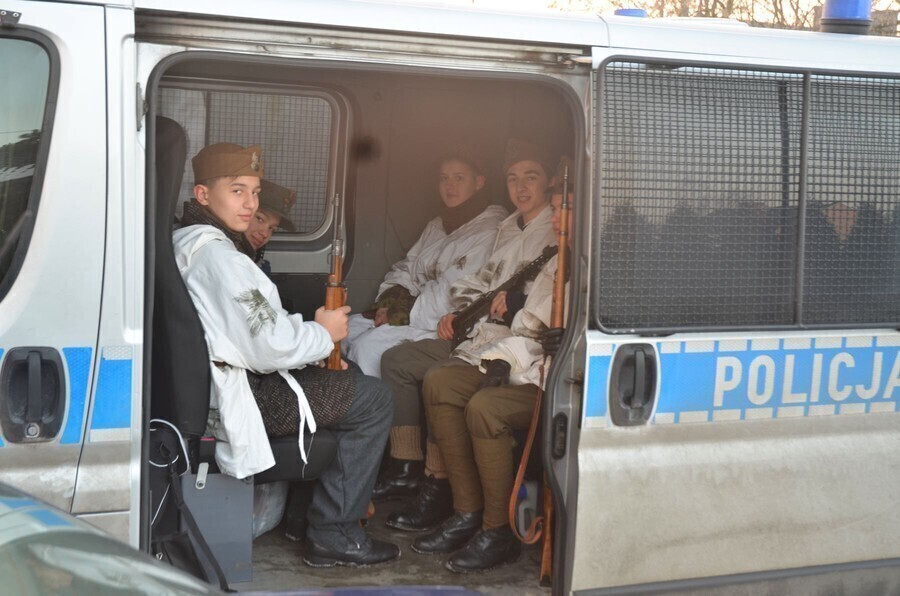 Zdjęcie 1: Szare Szeregi w powiecie piotrkowskim. 14 lutego z historią w tle 