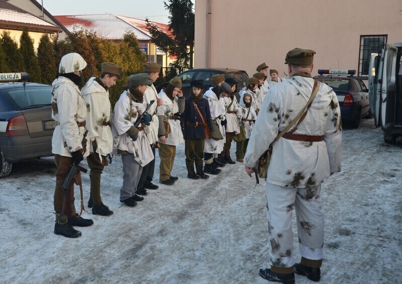 Zdjęcie 2: Szare Szeregi w powiecie piotrkowskim. 14 lutego z historią w tle 